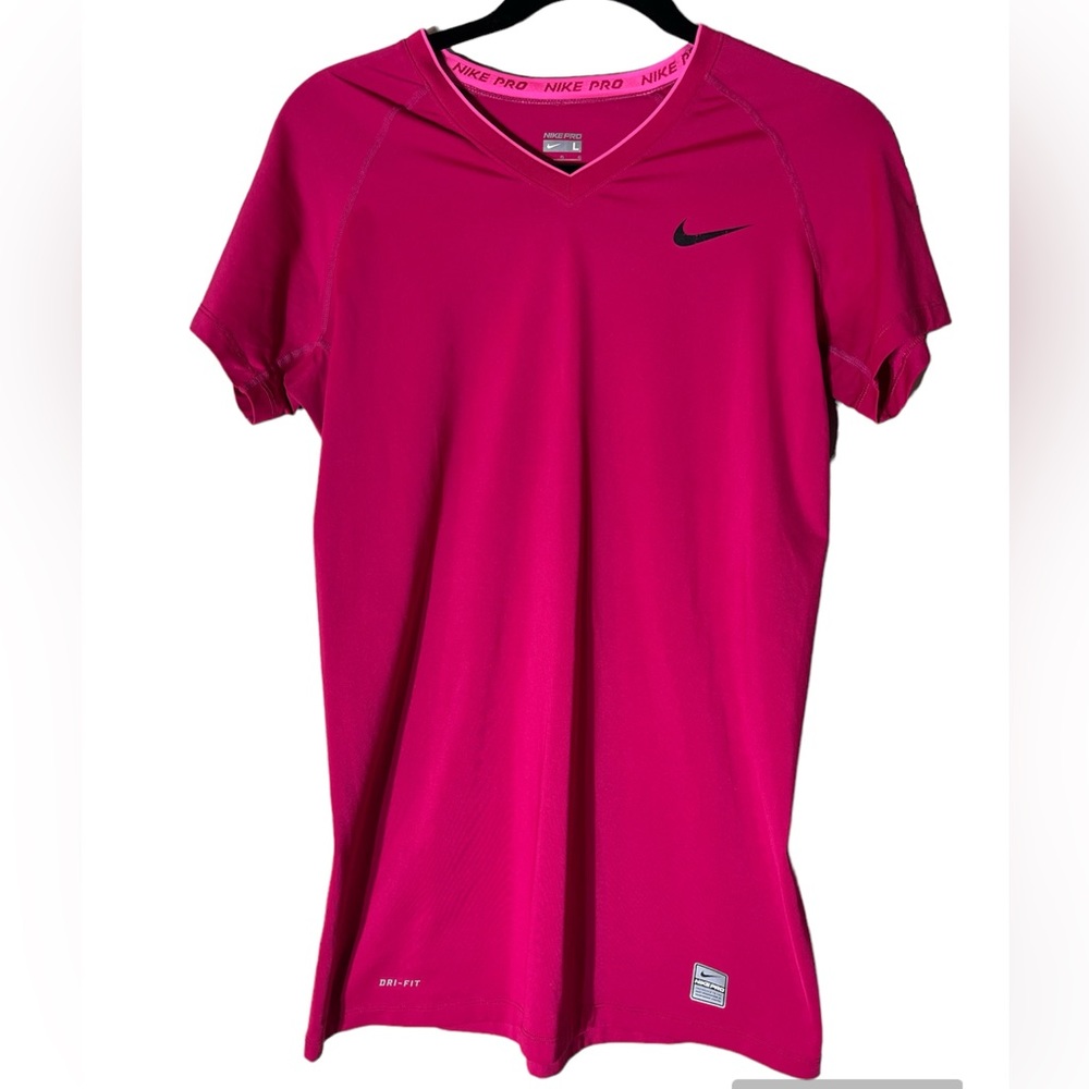 Nike pro sport wear shirt in the color hot pink size M